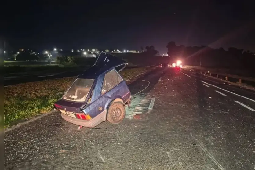 Acidente grave na BR-376 em Iguatemi: carro parte ao meio e deixa três feridos, incluindo criança Imagem referente a Acidente grave na BR-376 em Iguatemi: carro parte ao meio e deixa três feridos, incluindo criança