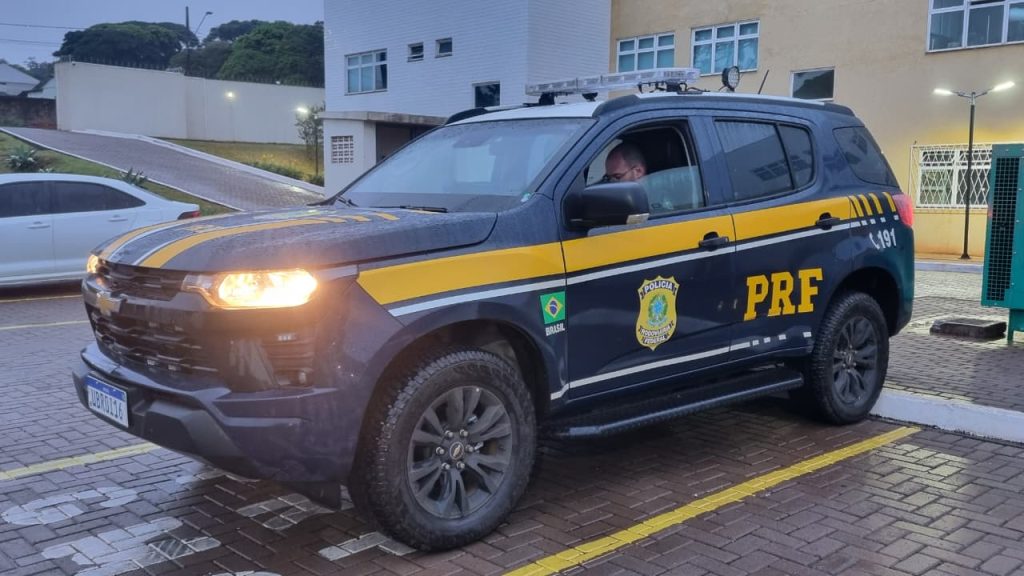 Polícia Rodoviária Federal recupera caminhonete furtada na BR-277 Imagem referente a Polícia Rodoviária Federal recupera caminhonete furtada na BR-277