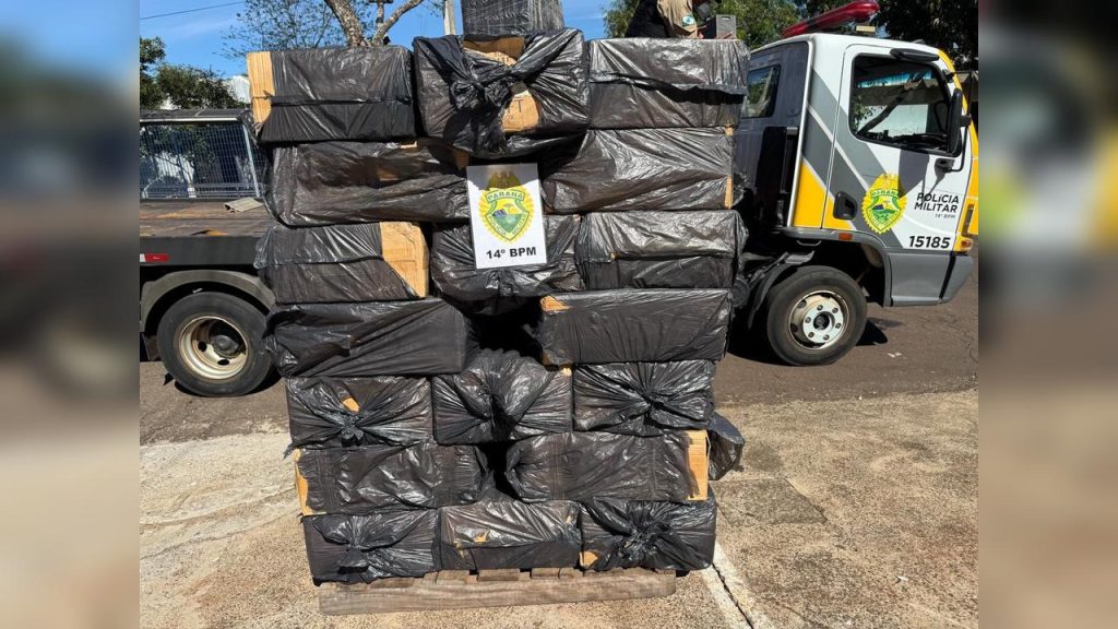Contrabando em Foz do Iguaçu: Polícia Militar apreende 1.725 maços de cigarros Imagem referente a Contrabando em Foz do Iguaçu: Polícia Militar apreende 1.725 maços de cigarros