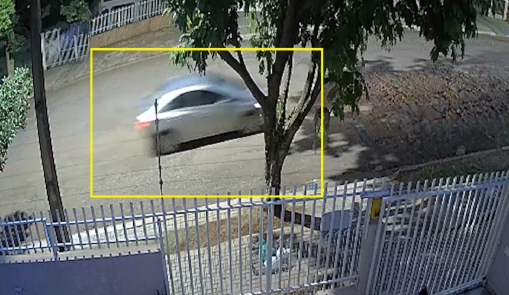 Câmera mostra Civic que fugiu após acidente contra moto no Country Imagem referente a Câmera mostra Civic que fugiu após acidente contra moto no Country