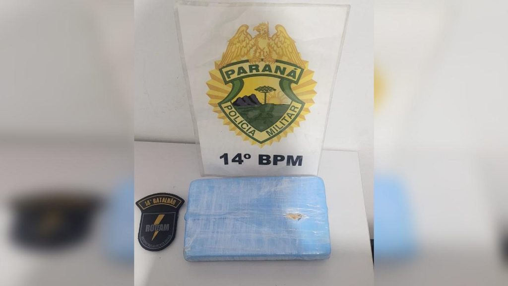 PM apreende mais de 1 kg de cocaína escondido em banheiro de ônibus em Foz do Iguaçu Imagem referente a PM apreende mais de 1 kg de cocaína escondido em banheiro de ônibus em Foz do Iguaçu