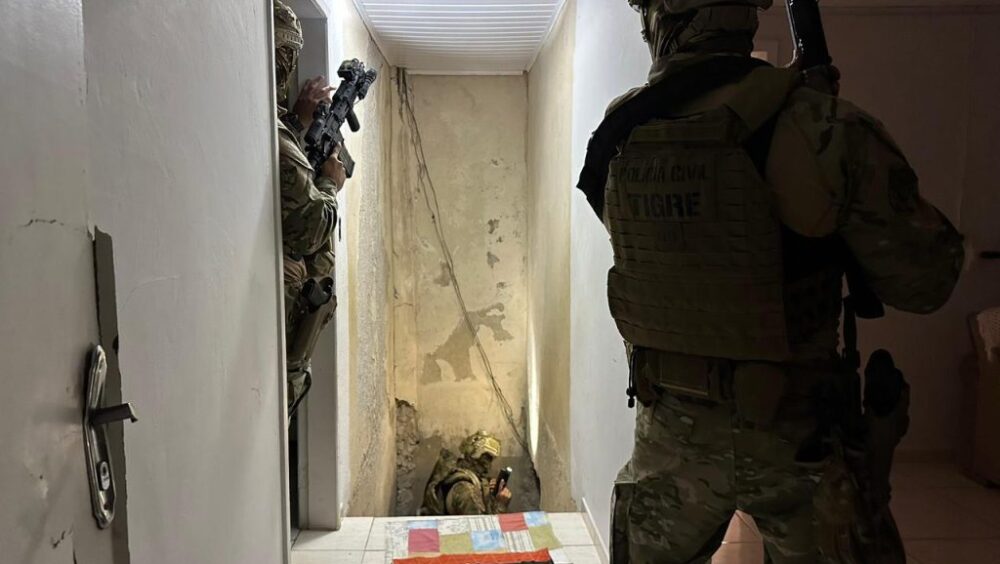 Megaoperação da Polícia Civil mira organização criminosa que tentava se instalar no Paraná Imagem referente a Megaoperação da Polícia Civil mira organização criminosa que tentava se instalar no Paraná