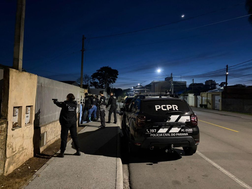 Homem é preso em Pinhais por armazenar e produzir material de abuso infantil, diz Polícia Civil Imagem referente a Homem é preso em Pinhais por armazenar e produzir material de abuso infantil, diz Polícia Civil