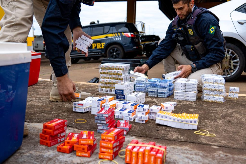 PRF flagra contrabando de remédio para diabetes e emagrecimento na BR-277, em Cascavel Imagem referente a PRF flagra contrabando de remédio para diabetes e emagrecimento na BR-277, em Cascavel