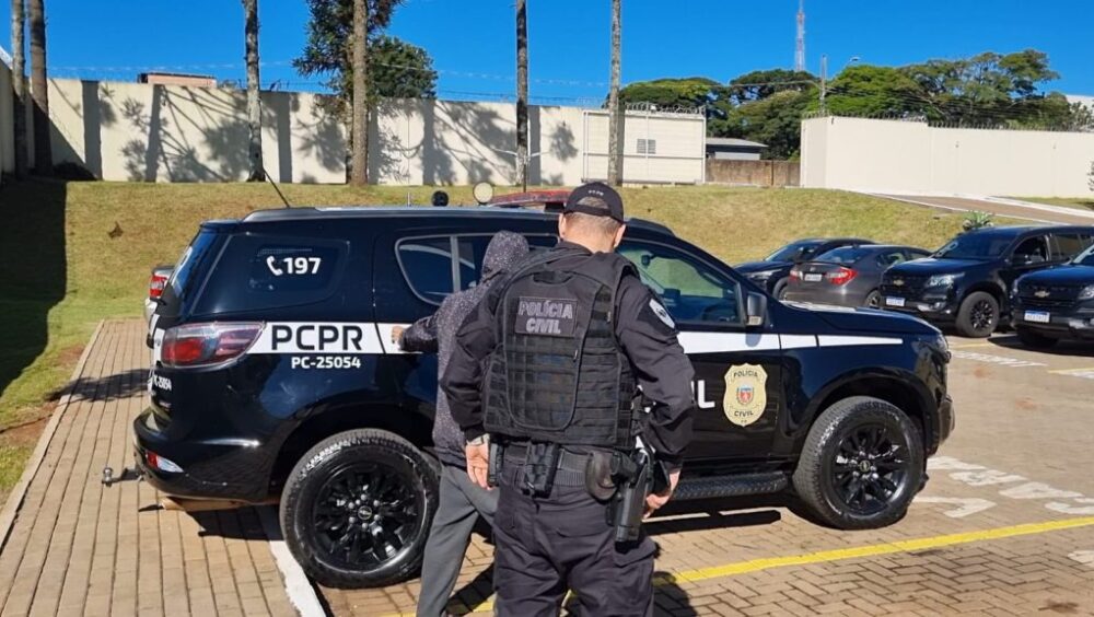 Com taco de de beisebol e maconha, adolescente é apreendido pela Polícia Civil Imagem referente a Com taco de de beisebol e maconha, adolescente é apreendido pela Polícia Civil