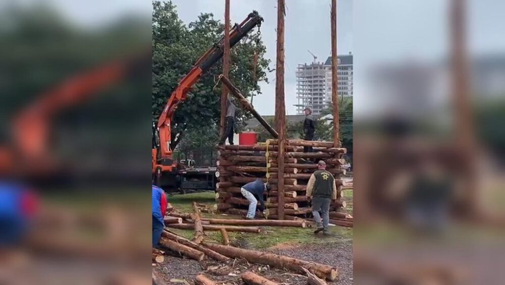 Paróquia São João Batista inicia montagem da tradicional fogueira da festa do padroeiro em Cascavel Imagem referente a Paróquia São João Batista inicia montagem da tradicional fogueira da festa do padroeiro em Cascavel