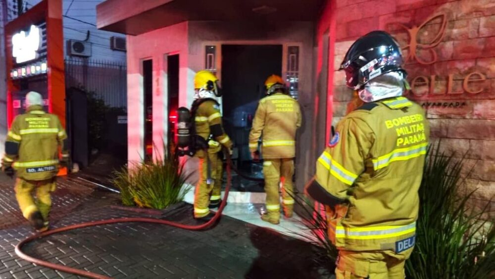 Proprietária diz que clínica foi destruída por incêndio criminoso em Cascavel Imagem referente a Proprietária diz que clínica foi destruída por incêndio criminoso em Cascavel