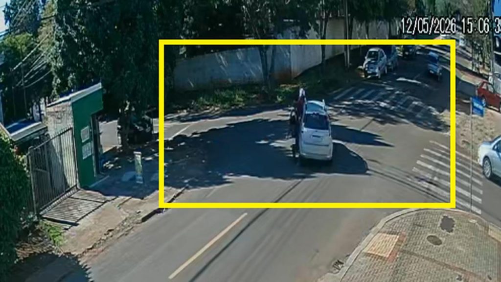 Câmera flagra acidente que deixou motociclista ferida no Parque São Paulo Imagem referente a Câmera flagra acidente que deixou motociclista ferida no Parque São Paulo