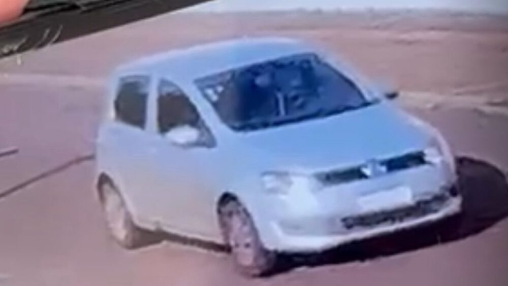Família de vítima tenta identificar motorista que fugiu após acidente na Avenida Brasil Imagem referente a Família de vítima tenta identificar motorista que fugiu após acidente na Avenida Brasil