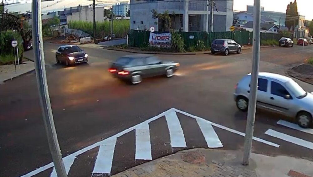 Alta velocidade e barulho absurdo: moradores reclamam de veículos com escapamentos adulterados Imagem referente a Alta velocidade e barulho absurdo: moradores reclamam de veículos com escapamentos adulterados