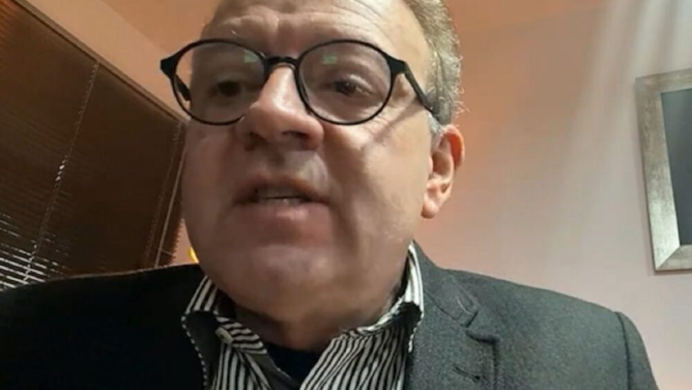 “Ele usa o procedimento judicial para legalizar estelionato”, diz advogado que tenta estancar golpe das semijoias Imagem referente a “Ele usa o procedimento judicial para legalizar estelionato”, diz advogado que tenta estancar golpe das semijoias