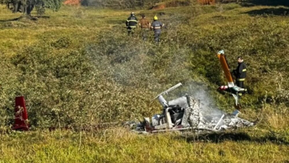 Piloto morre carbonizado após queda de helicóptero em Santa Catarina Imagem referente a Piloto morre carbonizado após queda de helicóptero em Santa Catarina