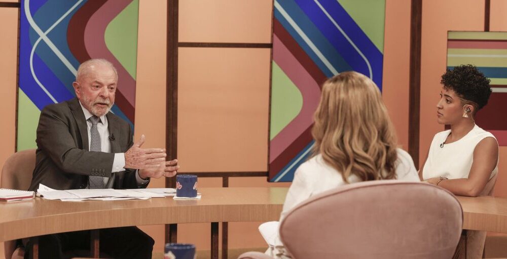 Eleições: Lula promete vetar PL sobre envio em massa de mensagens Imagem referente a Eleições: Lula promete vetar PL sobre envio em massa de mensagens