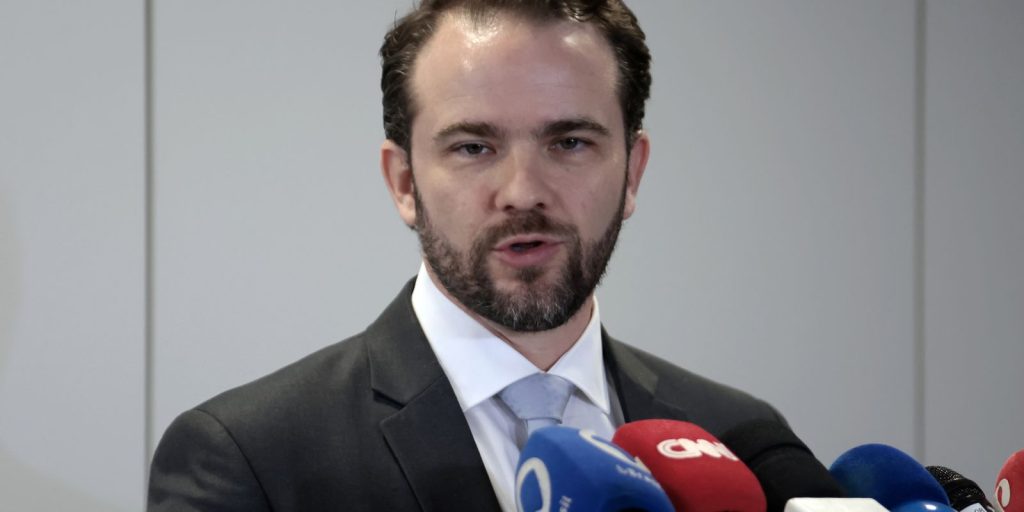 Durigan defende taxação de ultrarricos em agenda do G7 Imagem referente a Durigan defende taxação de ultrarricos em agenda do G7
