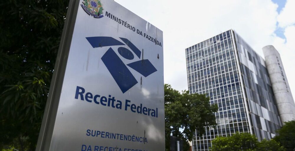 Arrecadação federal bate recorde e supera R$ 278 bilhões em abril Imagem referente a Arrecadação federal bate recorde e supera R$ 278 bilhões em abril