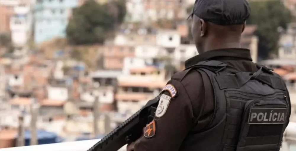 Cinco pessoas morrem em operação contra o tráfico de drogas no Rio Imagem referente a Cinco pessoas morrem em operação contra o tráfico de drogas no Rio