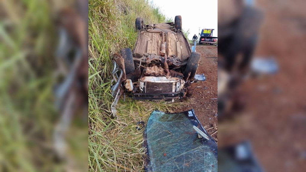 Motorista cai em ribanceira e fica preso no carro até o amanhecer na PRc-280 Imagem referente a Motorista cai em ribanceira e fica preso no carro até o amanhecer na PRc-280