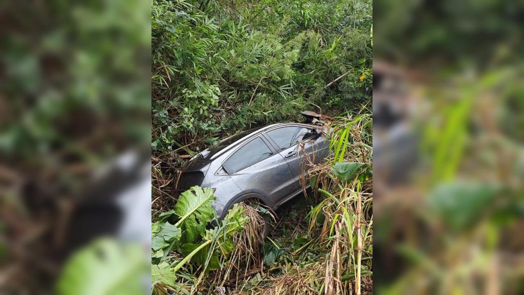 Morador de Toledo se fere após batida entre carros na PR-239, em Quatro Pontes Imagem referente a Morador de Toledo se fere após batida entre carros na PR-239, em Quatro Pontes