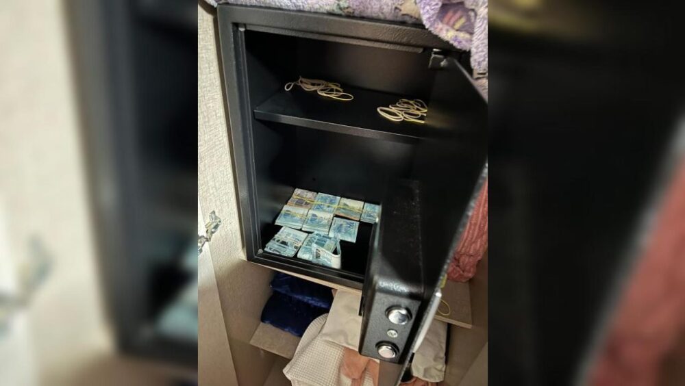 Operação Cartas Marcadas: Polícia Civil prende trio por esquema milionário do “jogo do tigrinho” Imagem referente a Operação Cartas Marcadas: Polícia Civil prende trio por esquema milionário do “jogo do tigrinho”