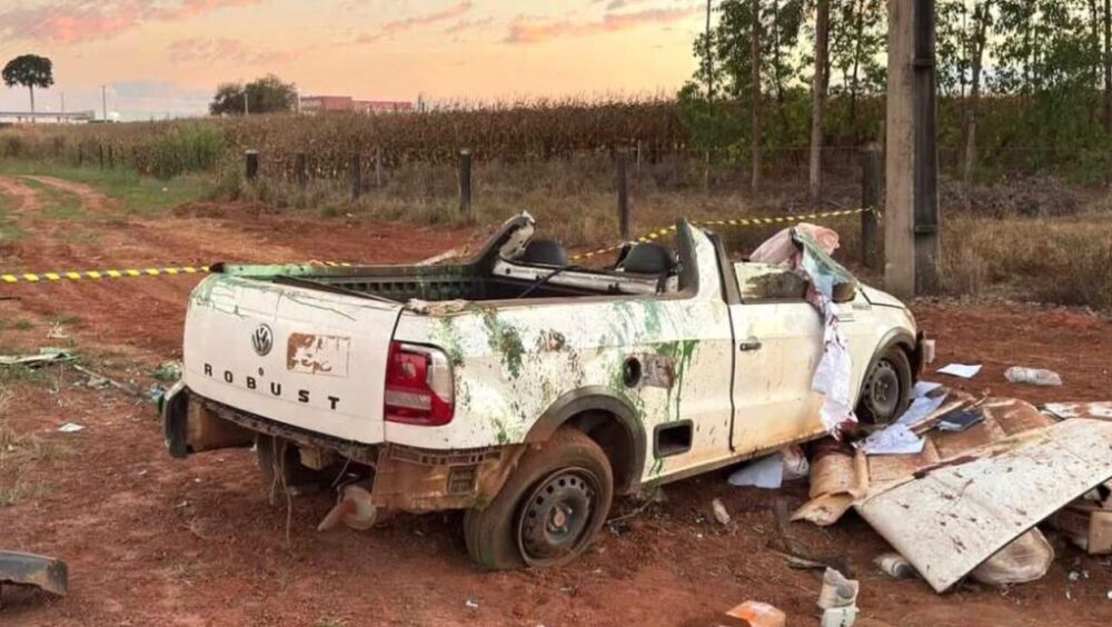 Homem morre e Saveiro fica destruída em acidente trágico na BR-163 Imagem referente a Homem morre e Saveiro fica destruída em acidente trágico na BR-163