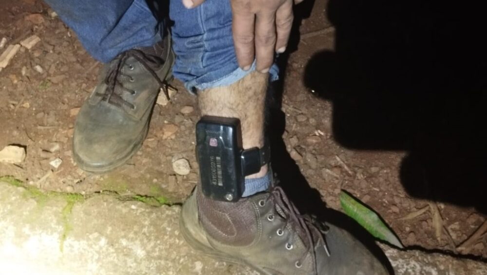 Homem com mandado de prisão é detido pela Guarda Municipal durante averiguação de possível furto de fios Imagem referente a Homem com mandado de prisão é detido pela Guarda Municipal durante averiguação de possível furto de fios