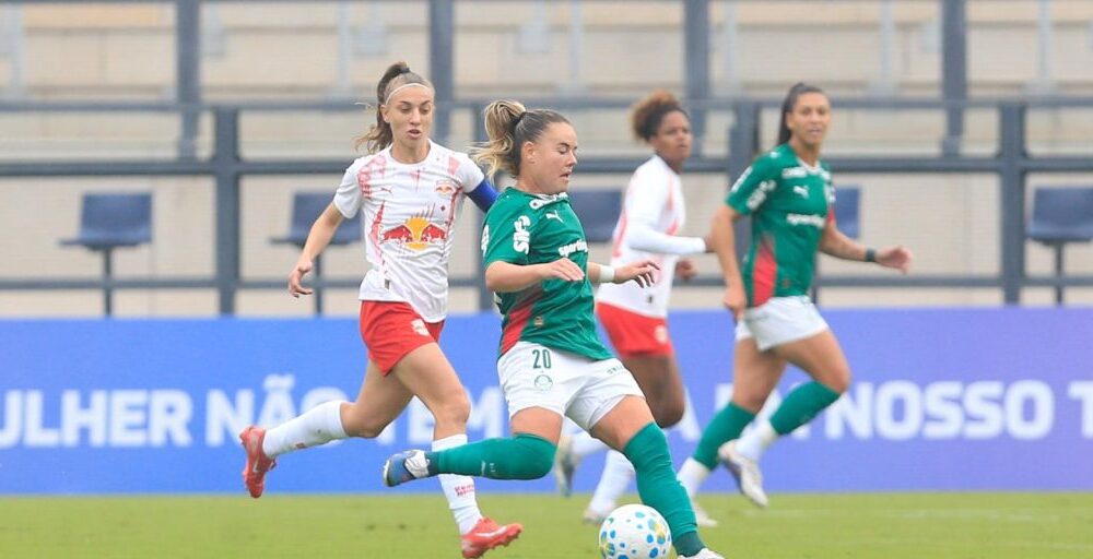 Palmeiras vence Bragantino e dorme na liderança do Brasileiro Feminino Imagem referente a Palmeiras vence Bragantino e dorme na liderança do Brasileiro Feminino
